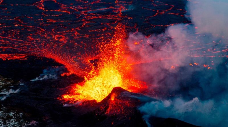 Volcanic Outburst Repeats in Iceland, Liquid Rock Ejects from Fissures