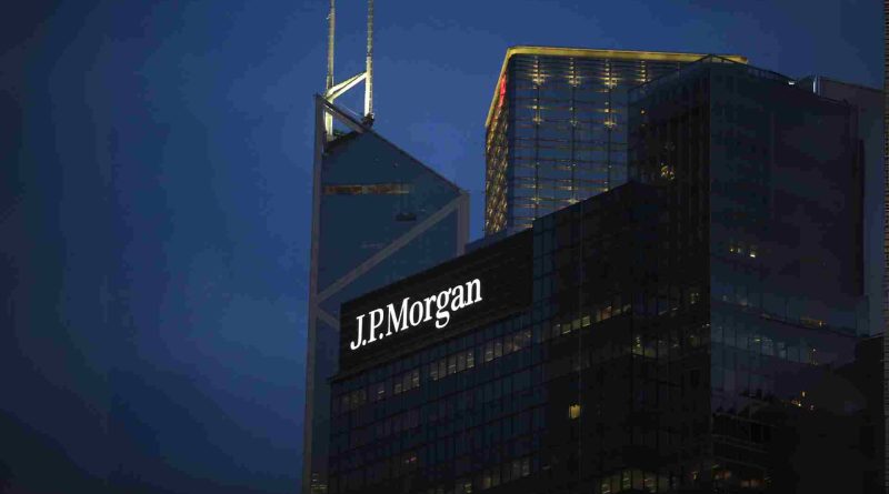 Bucking the Trend JP Morgan Analysts Challenge Stock Pessimism Trend