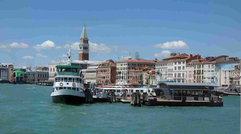 Venice Implements Armed Guards to Manage Tourist Overcrowding