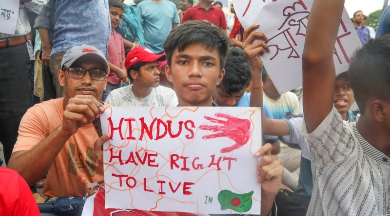 BSF Officer's Calm Talk With Bangladesh Refugees