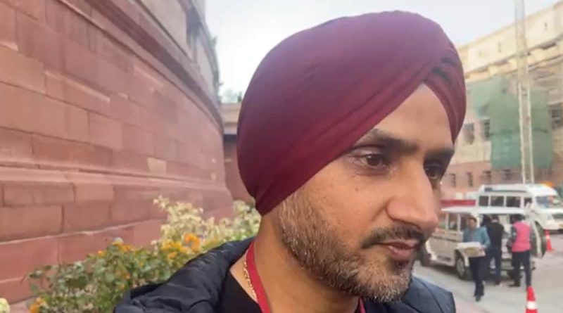 Pakistan Fan Says Babar Azam Ignored Irfan Pathan For Interview, Harbhajan Singh Gives Angry Response