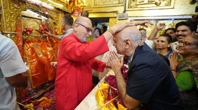Out On Bail, Manish Sisodia Visits Hanuman Temple, Mahatma Gandhi's Memorial Rajghat