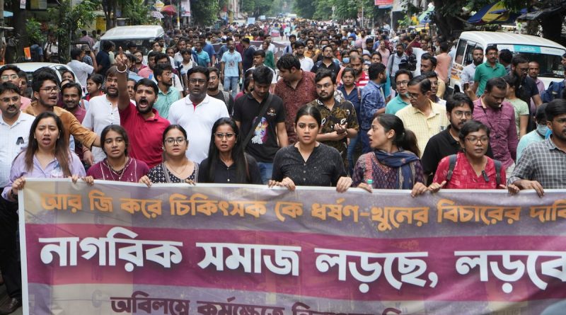 Bengal Women's Midnight Protest Against Doctor Rape-Murder