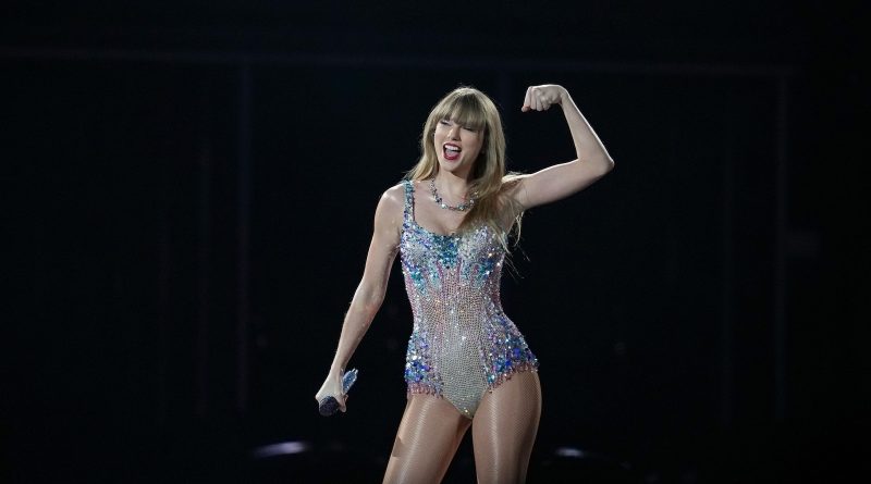Taylor Swift warns fans to expect sirens for WWII anniversary before concert