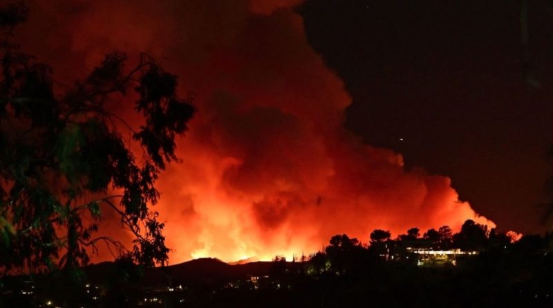 California Fires Continue to Spread Evacuations Ordered in Encino and Brentwood