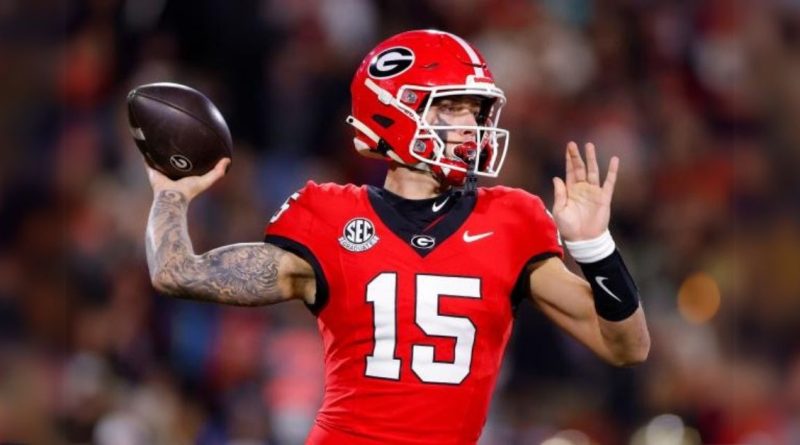 Carson Beck Georgia Quarterback Set to Enter NCAA Transfer Portal