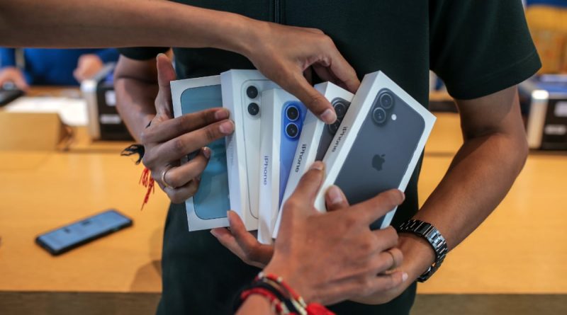Apple Said to Have Airlifted 600 Tons of iPhones From India to